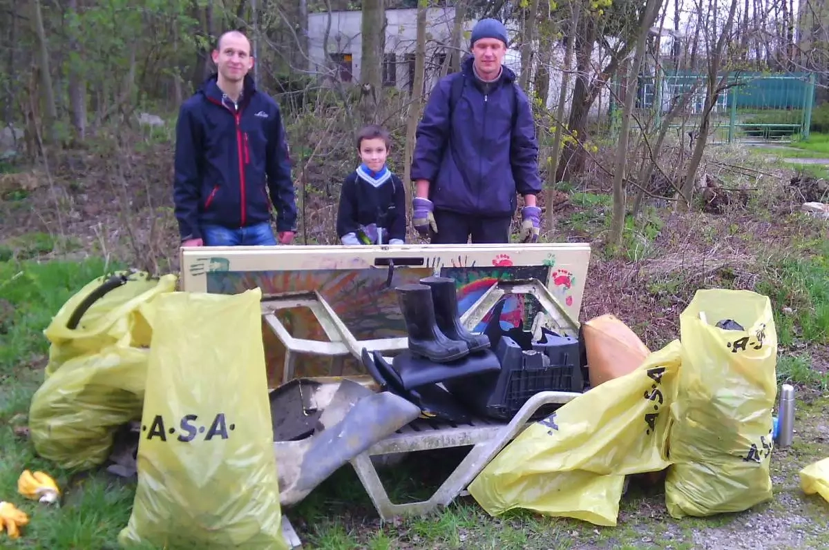 Ukliďme Česko, ukliďme Hrabovou!