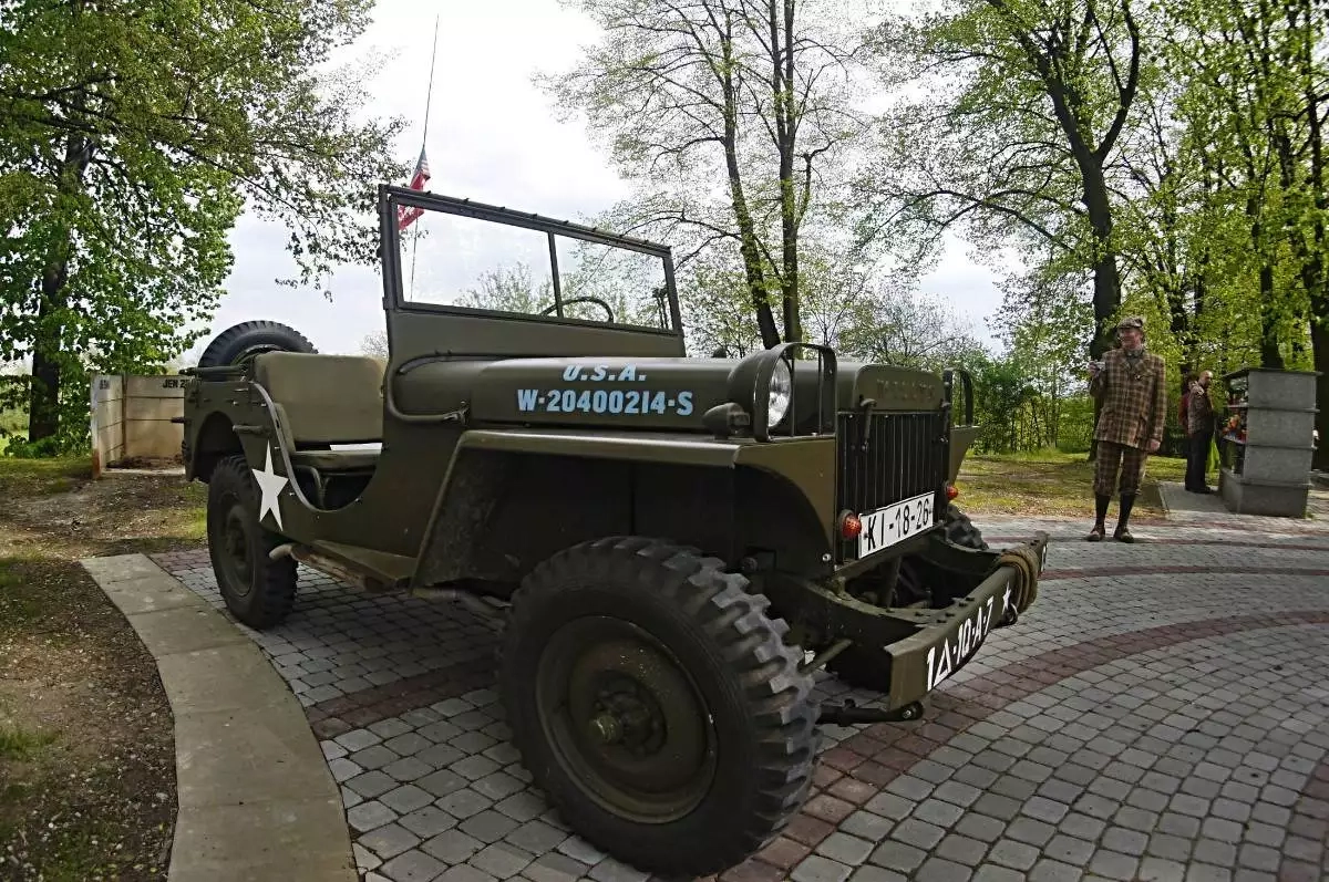 Fotky: PietnĂ vzpomĂnka