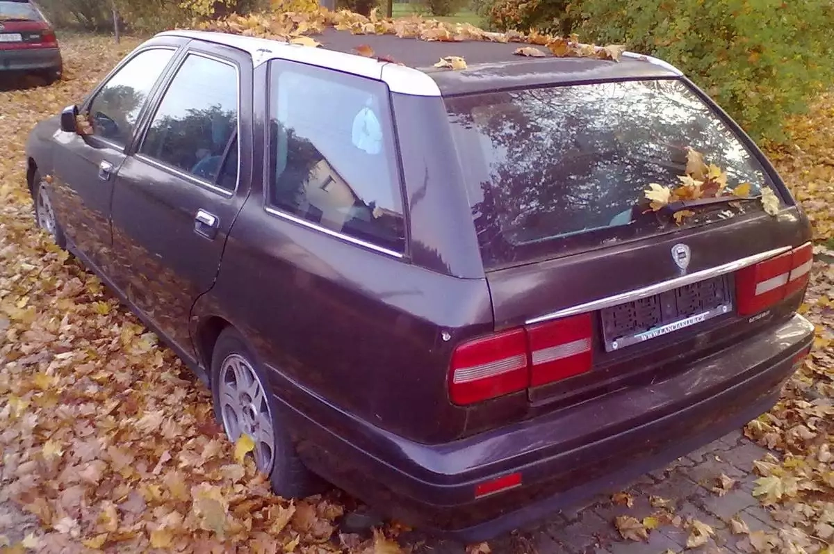 Prosíme o pomoc s mapováním odstavených aut