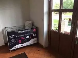 Sběrný koš ve vchodě budovy úřadu