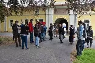 (FOTO) Dobrovolní hasiči z Hrabové navštívili zámek v Paskově