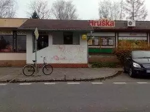 Okolí obchodu Hruška je potřebna zkulturnit