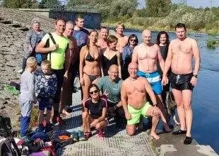 (FOTO) Pravidelné otužování v řece Ostravici v Ostravě-Hrabové