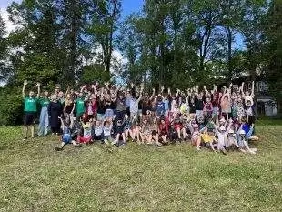 TORALI: V nedÄ›li spouštĂme pĹ™ihlašovánĂ na letnĂ tábor RejvĂz 2025