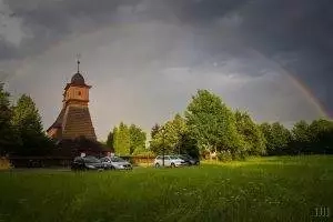 Duha nad kostelíkem