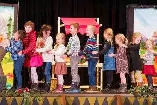 (FOTO) OhlĂ©dnutĂ za divadelnĂm pĹ™edstavenĂm “O kouzelnĂ©m semĂnku”