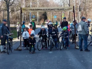 (FOTO) Hrabová: Ani v roce 2025 velocipedisté nezapomněli otevřít cyklostezku