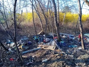 (FOTO) Hrabová je zase o nÄ›co krásnÄ›jšĂ, komunálnĂ sluĹľby uklĂzely po bezdomovcĂch