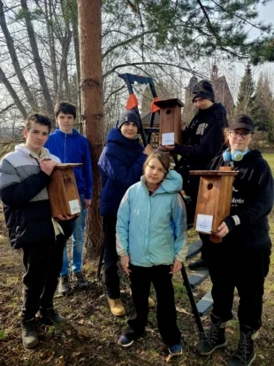 Žáci Základní školy logopedické pečují o přírodu v okolí školy