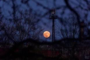 (FOTO) Růžový úplněk nad Hrabovou 2025/04