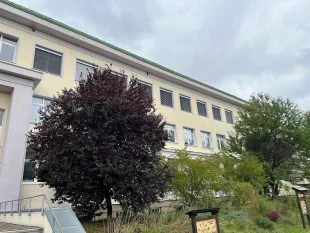 (FOTO) Zastínění oken v nejvyšším patře školy