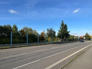 (FOTO) Rekonstrukce protihlukové stěny u Tesca